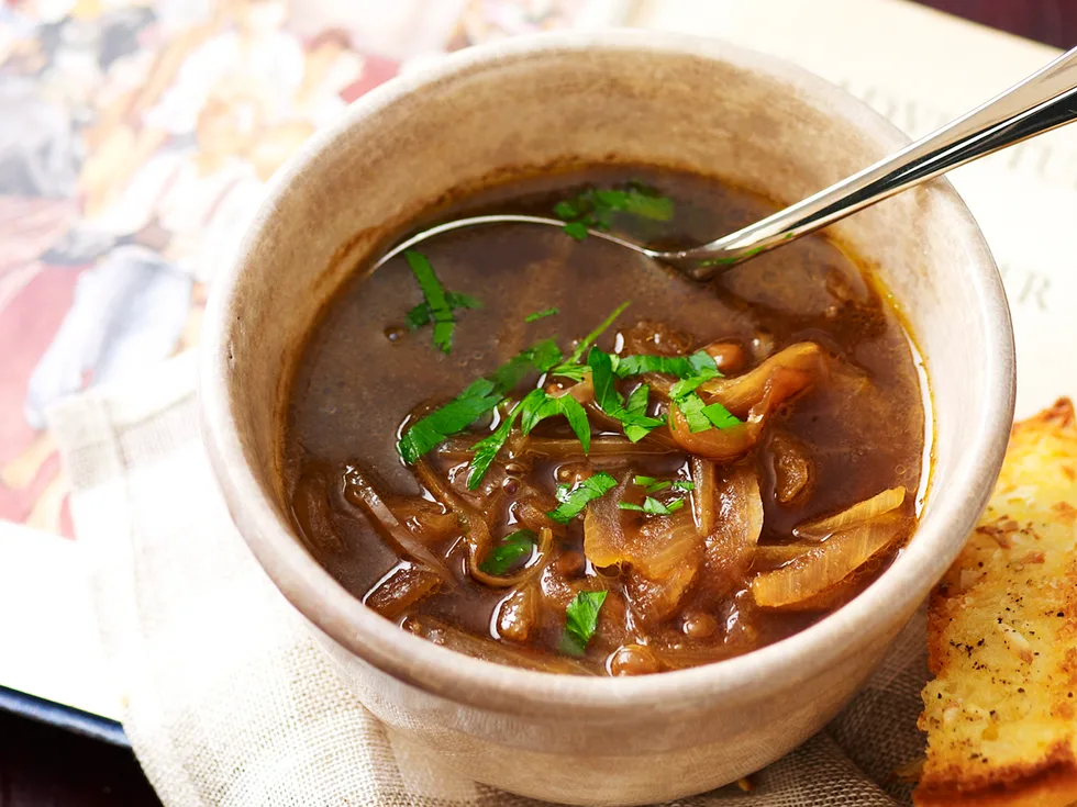Caramelised onion and lentil soup