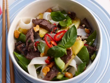 Chilli pineapple beef salad