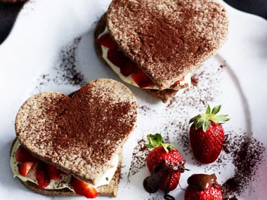 Choc-berry shortcakes