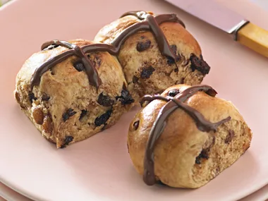 Choc-chip hot cross buns