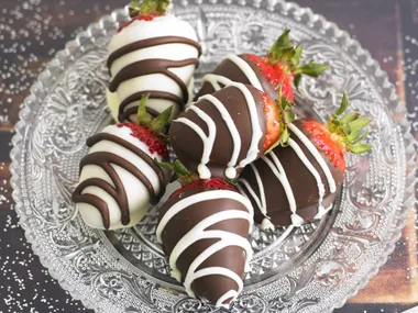 Choc-dipped strawberries