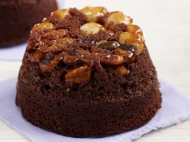 Chocolate caramel nut cakes