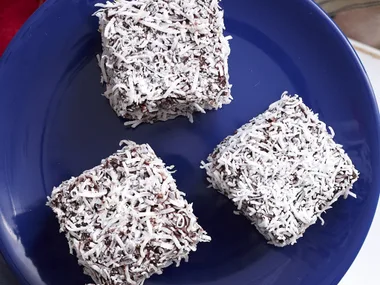 Chocolate lamingtons