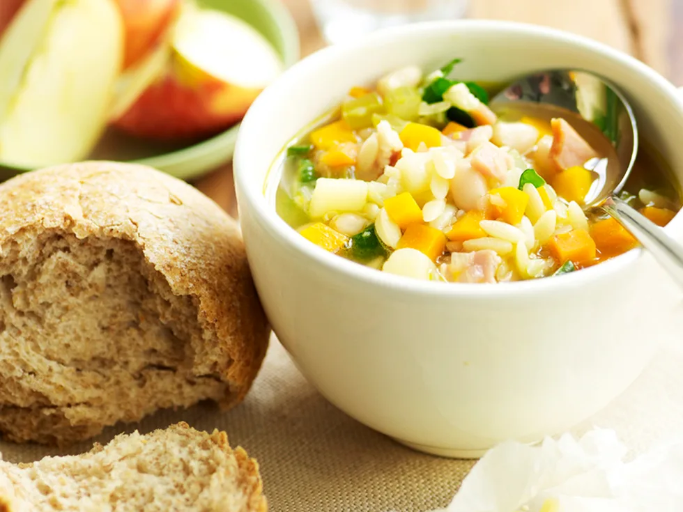 Chunky vegetable and pasta soup