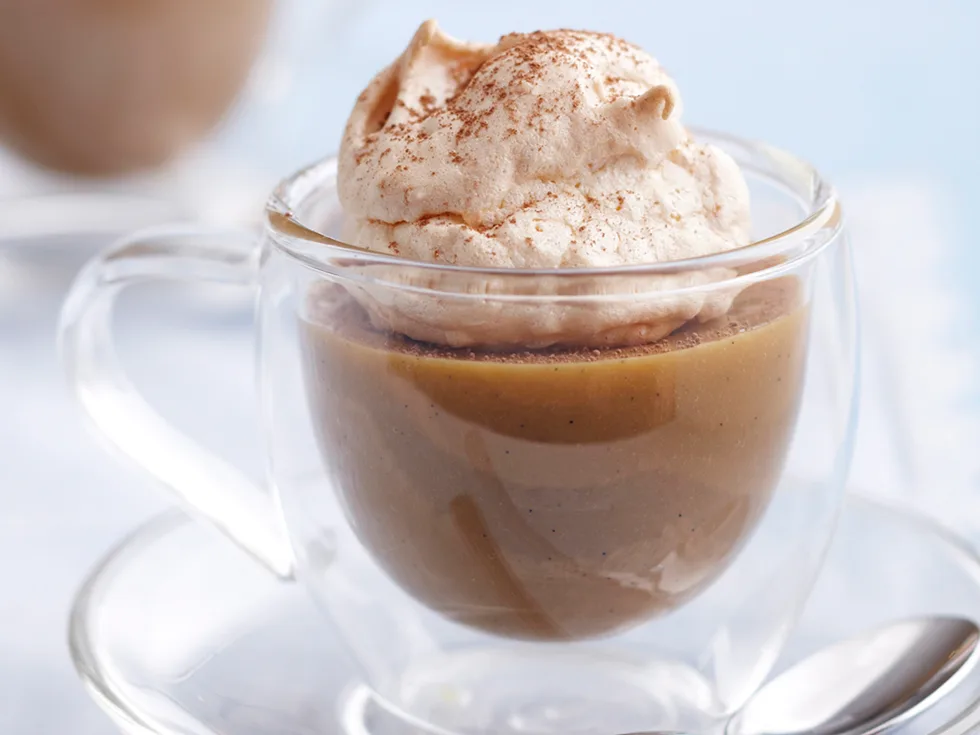 Coffee pots with macaroons