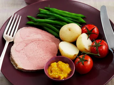 Corned beef with truss tomatoes