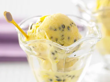 Creamy passionfruit freeze