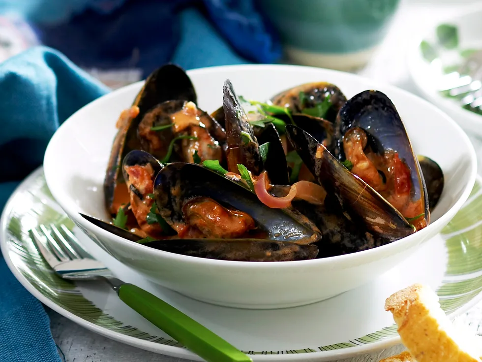 Creamy tomato and chilli mussels