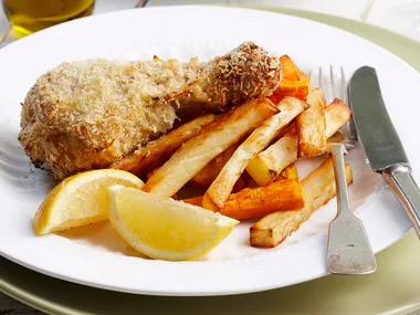 Crispy lemon chicken drumsticks and chips