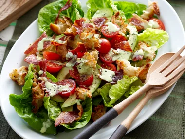 Crunchy BLT salad