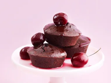Dark chocolate cakes with cherry syrup