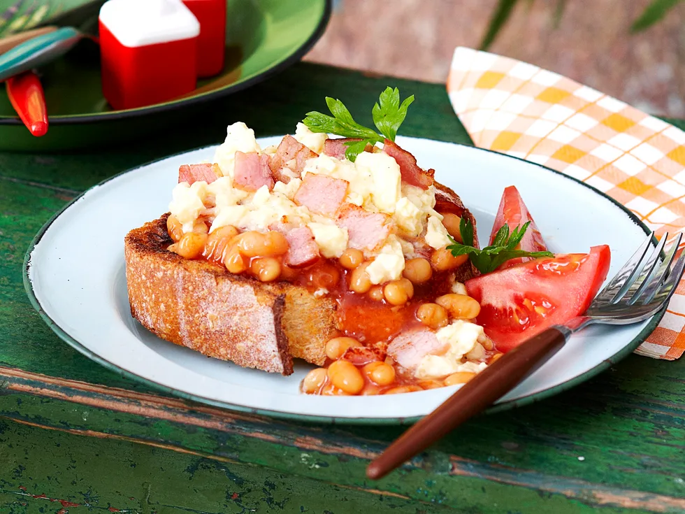 egg and bacon scramble with beans