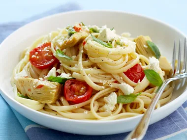 Fettucine with artichokes and tomatoes