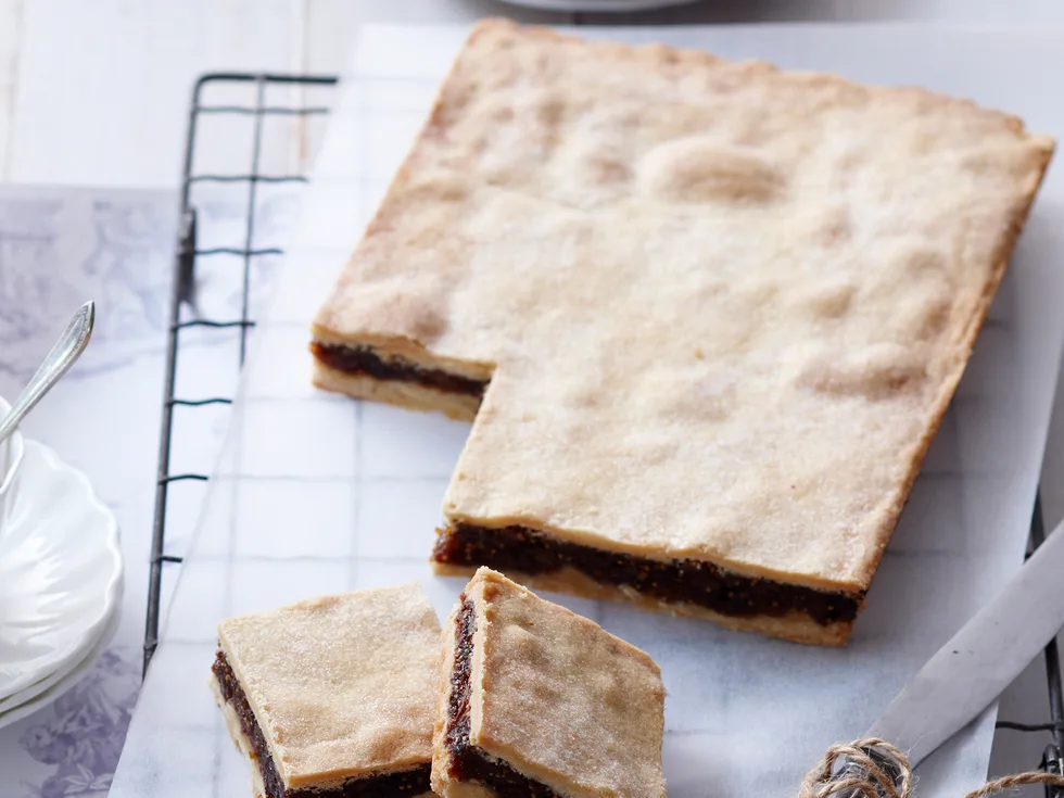 Fig and sultana slice