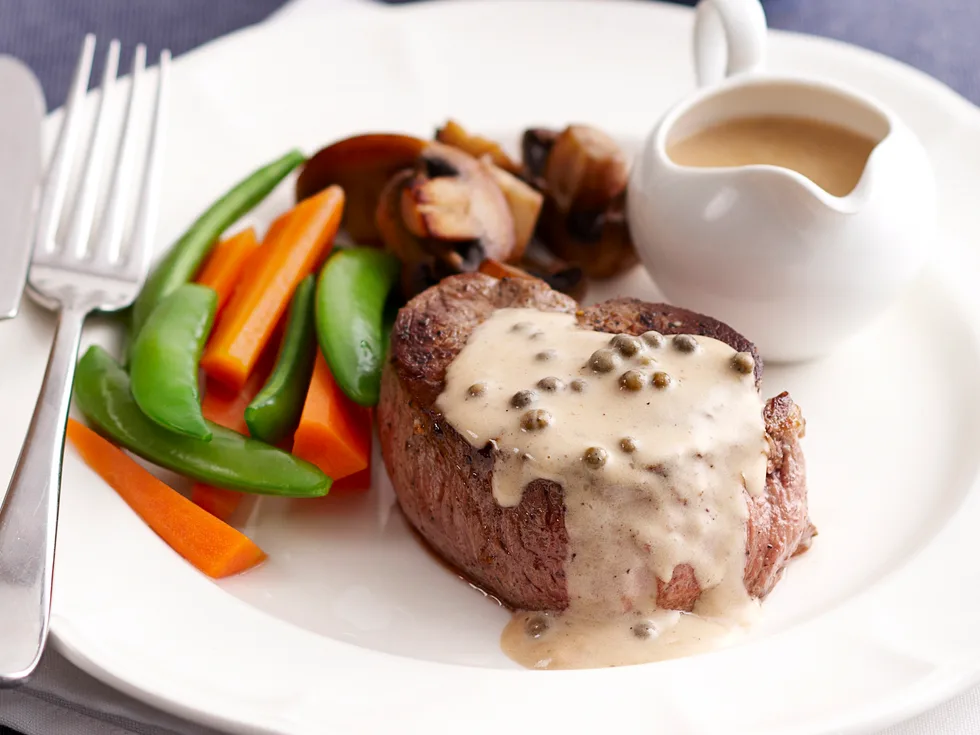 Fillet steak with peppercorn sauce