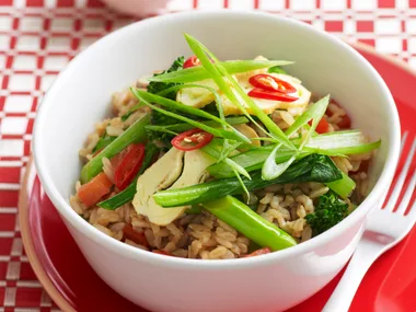 Fried brown rice with omelette