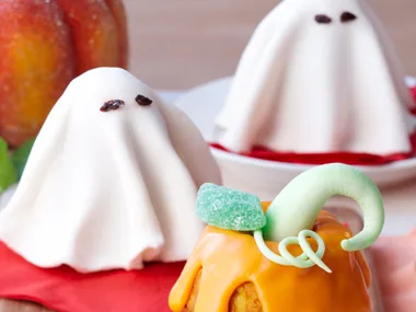Ghostly Chocolate cakes and Pumpkin cakes