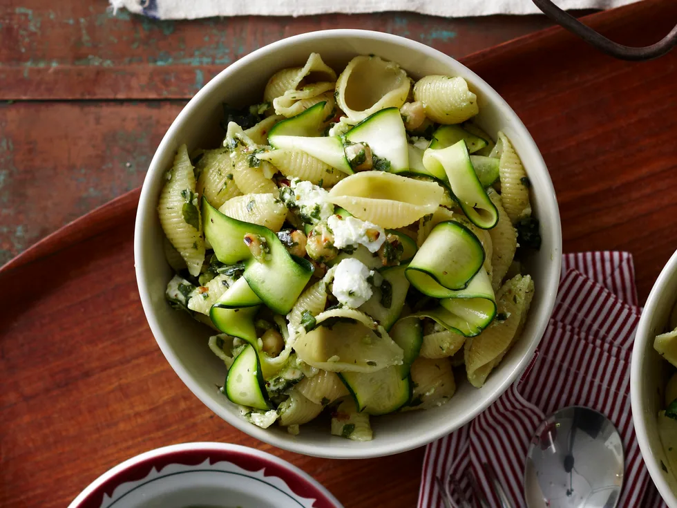 Hazelnut pesto and zucchini shells