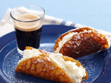 Lemon ricotta cannoli