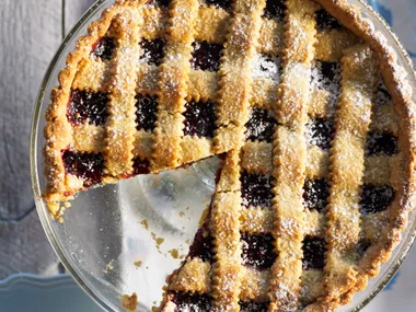 Linzer hazelnut tart