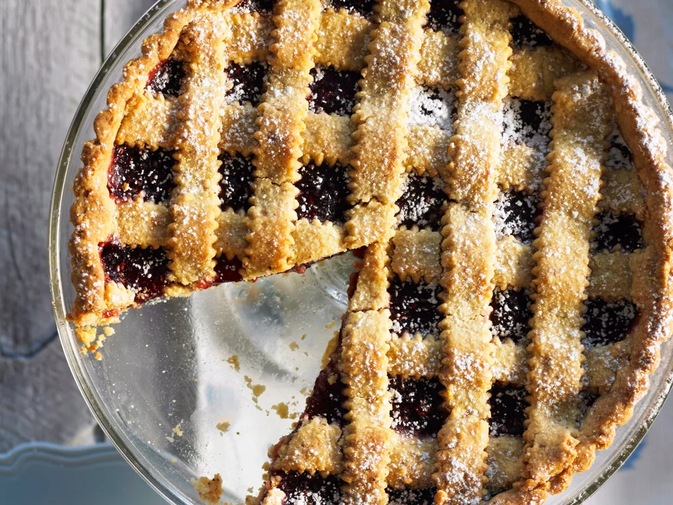 Linzer hazelnut tart