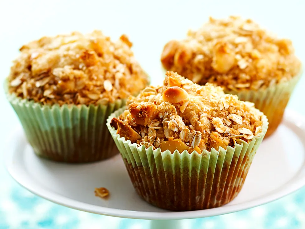 Macadamia crumble cupcakes