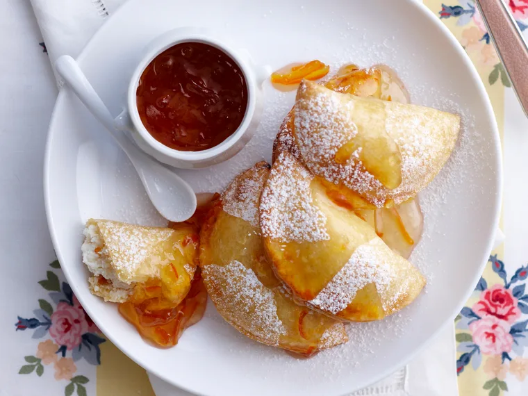Marmalade and ricotta samosas