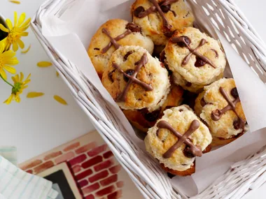Mini choc chip hot cross scones