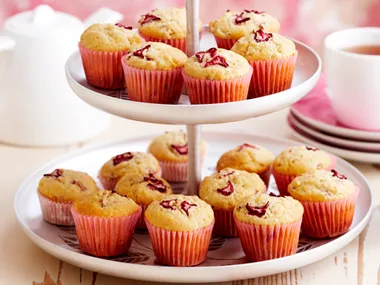 Mini rhubarb cupcakes