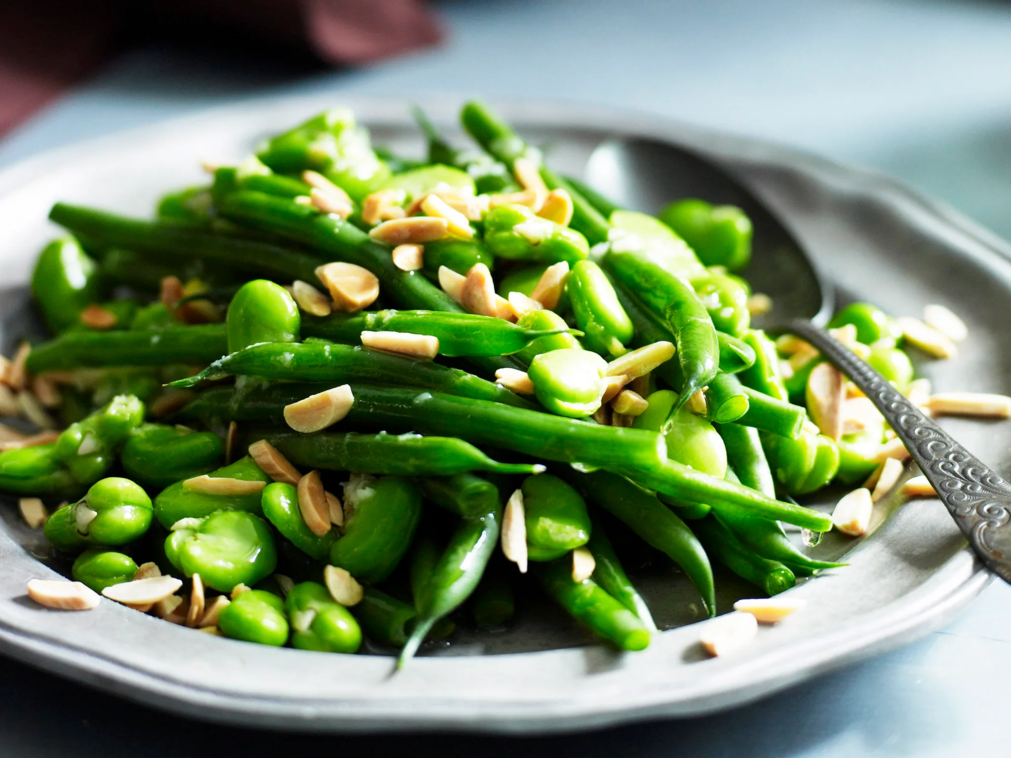 Mixed beans with almonds