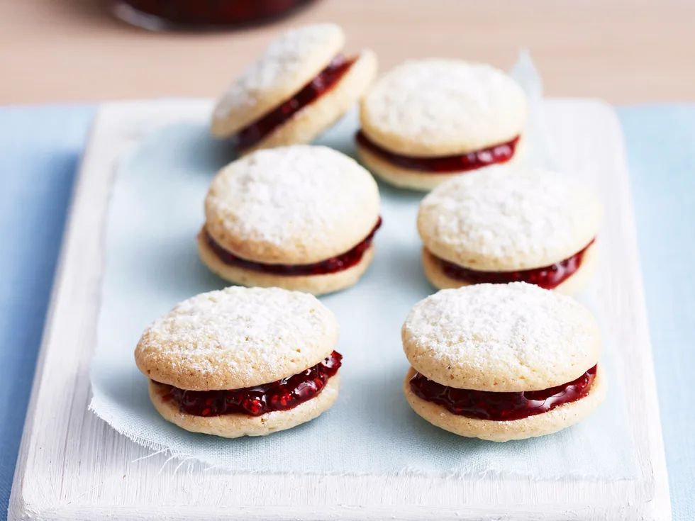 Mixed berry jam kisses
