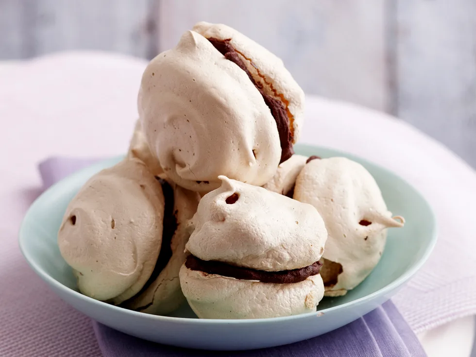 Mocha meringue kisses
