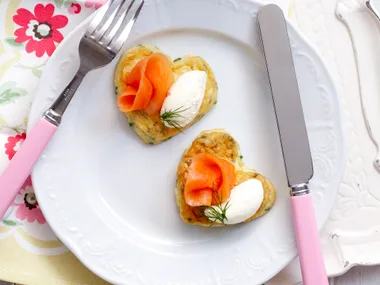 Omelette hearts with smoked salmon
