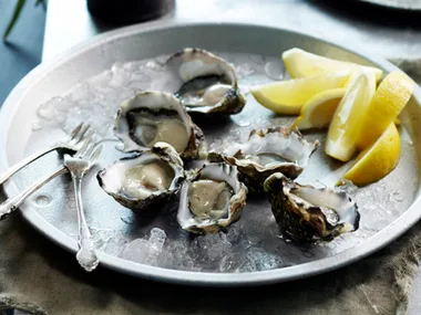 Oysters with lemon