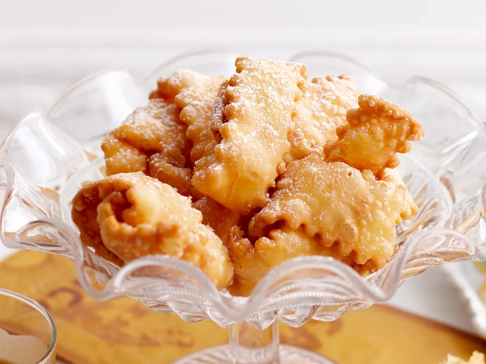 Pastry ties with gooey caramel