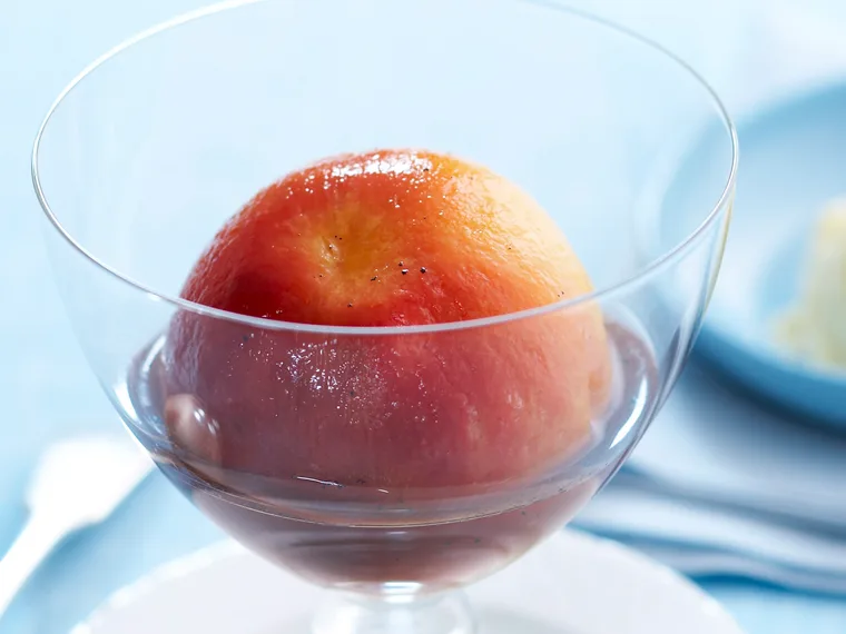 Peaches with vanilla syrup