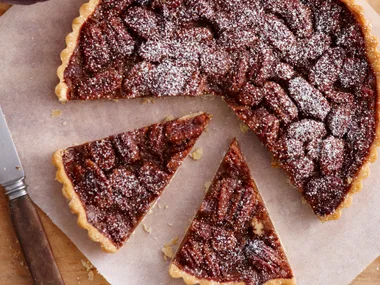 Pecan liqueur tart
