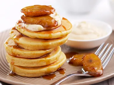 Pikelets with ricotta and banana toffee