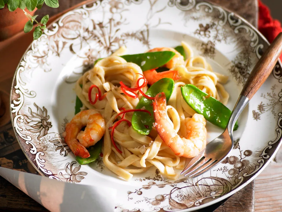 prawn, snow pea and chilli fettucine