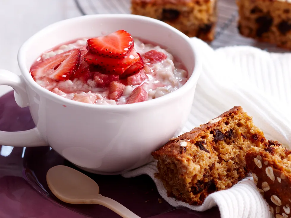 Rhubarb porridge with date and oat silce