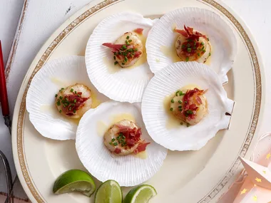 Saffron butter scallops
