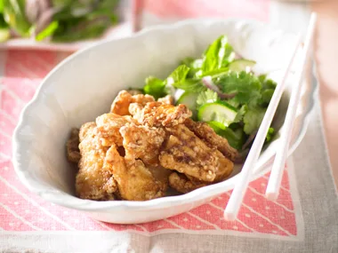 Spicy calamari with Asian salad