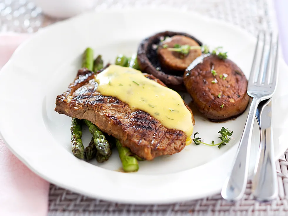 Steak with mushroom and bearnaise sauce