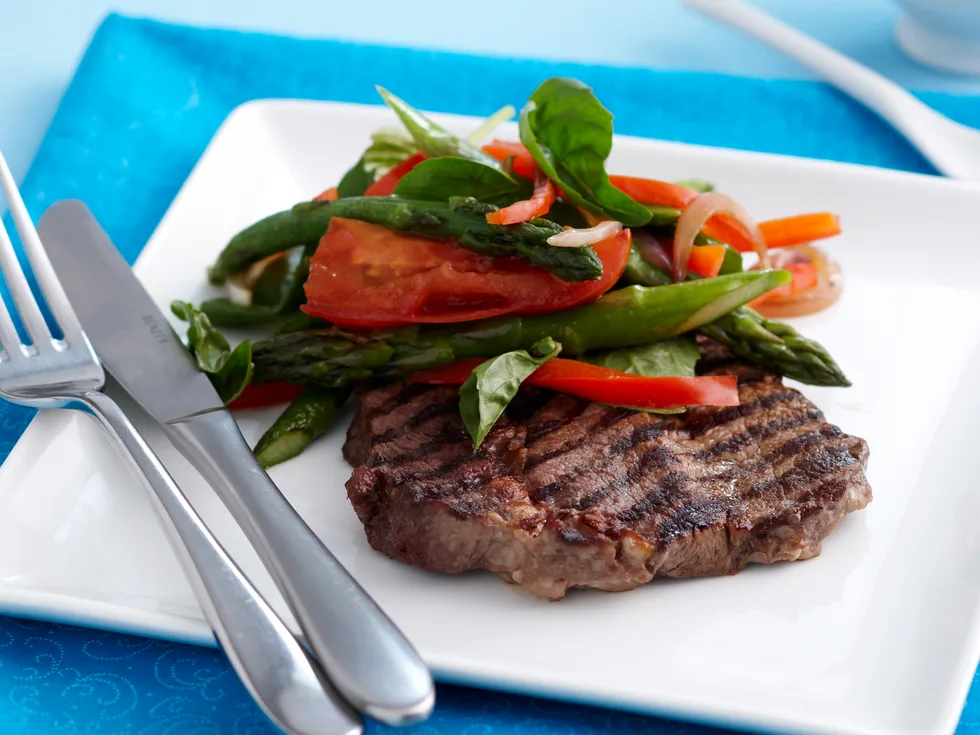 steak with vegetables and pesto