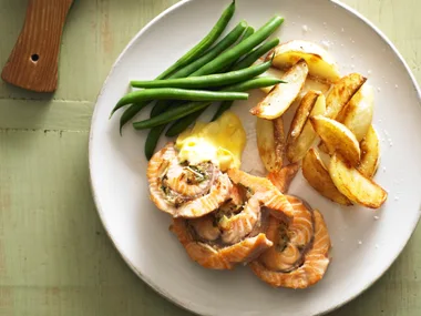 stuffed salmon with potatoes and hollandaise
