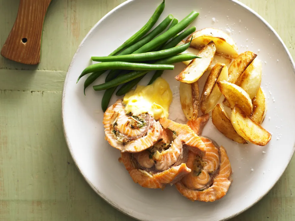 stuffed salmon with potatoes and hollandaise