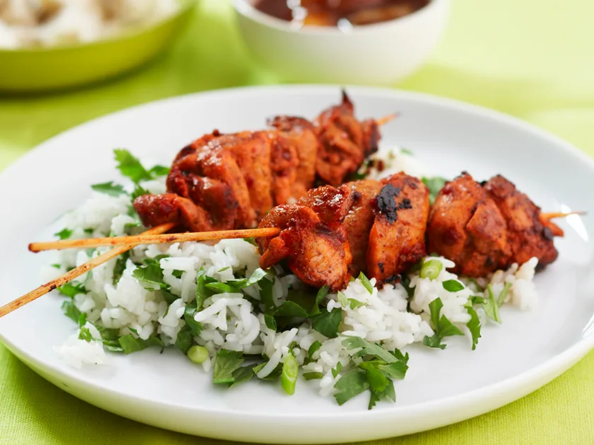 Tandoori chicken skewers with coconut bananas