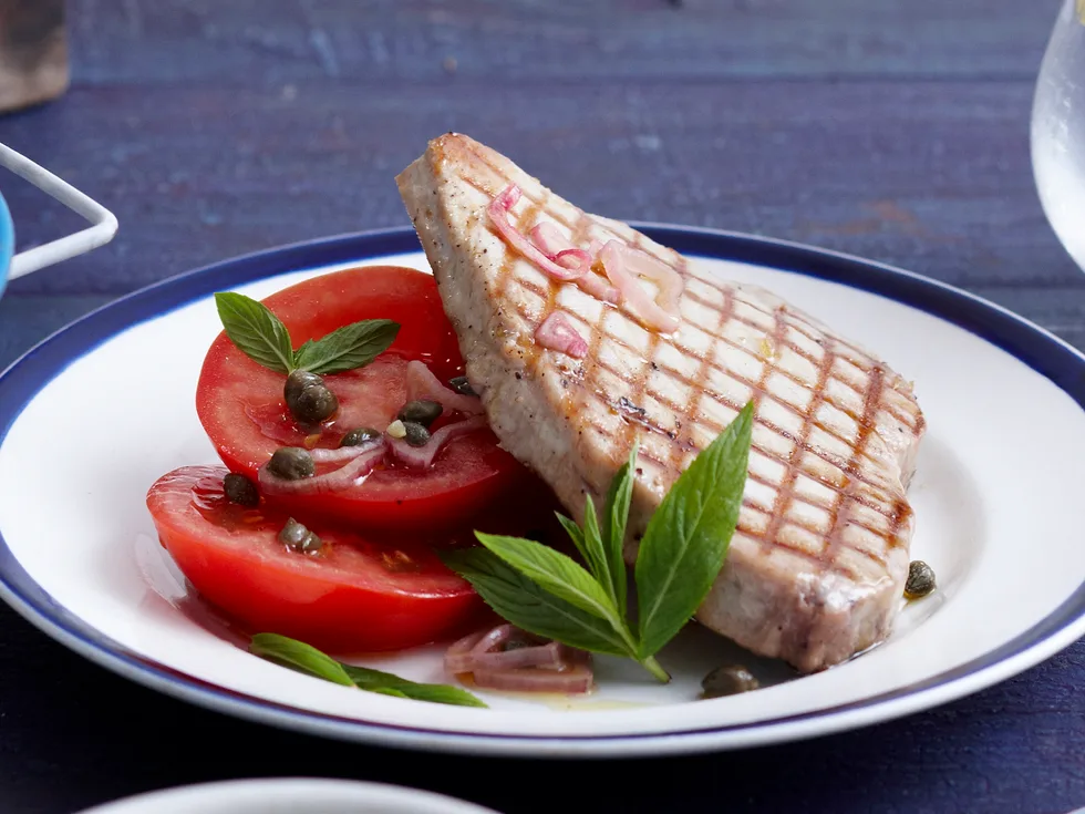 Tuna with baba ganoush and tomatoes