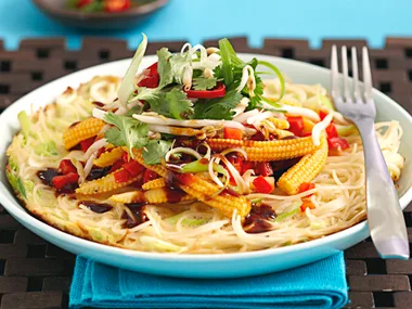 vegetable noodle omelette