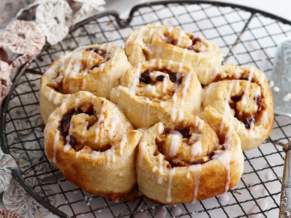 Apple Chelsea buns